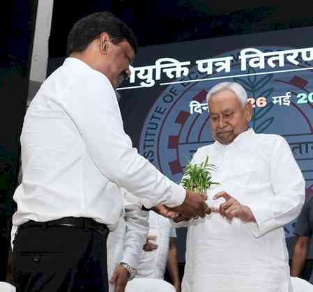 Nitish Kumar’s gesture at appointment letter distribution ceremony sparks public attention