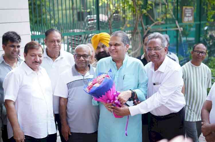 MP Arora Campaigns in Rishi Nagar, Receives Warm Response from Residents