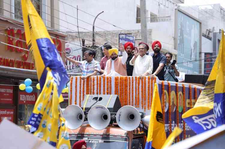 Kejriwal, Mann Lead Mega Roadshow as MP Arora Files Nomination
