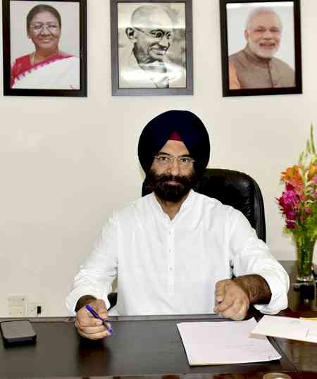 Year-long smog guns made compulsory for Delhi's commercial high-rises: Minister Sirsa