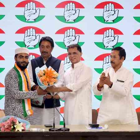 Social activist Pirzada Amin joins Congress