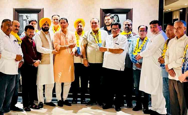 AAP Delivers a Blow to BJP in Ludhiana! Mandeep Bhanot, With Dozens of Supporters, Joins AAP, Strengthening Party’s Base