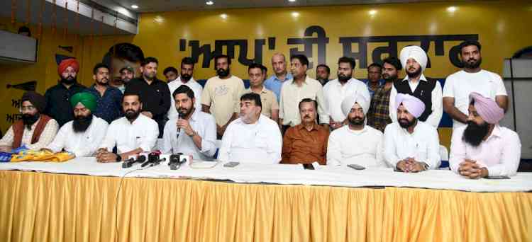 Congress Faces Setback in Ludhiana West! Several Leaders Join Aam Aadmi Party