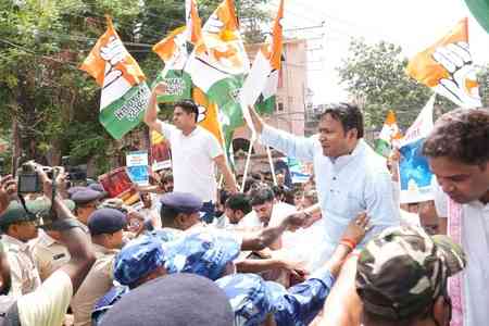 Bihar: Congress protest continues for second day over Muzaffarpur minor girl's rape 