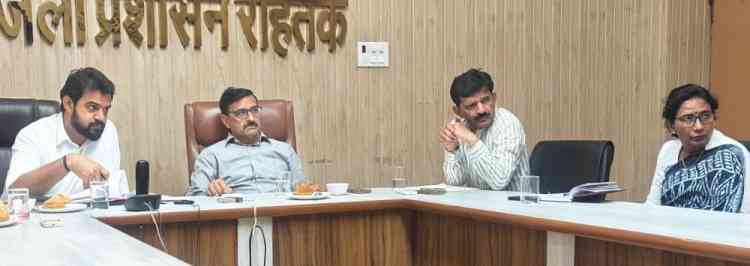 एक पेड़ मां के नाम अभियान को सफल बनाने के लिए उपायुक्त ने दिए नोडल अधिकारी नियुक्त करने के निर्देश