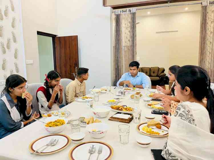 Ludhiana’s 10th class toppers interact with DC, visit various offices, get info about functioning, public dealing and routine works