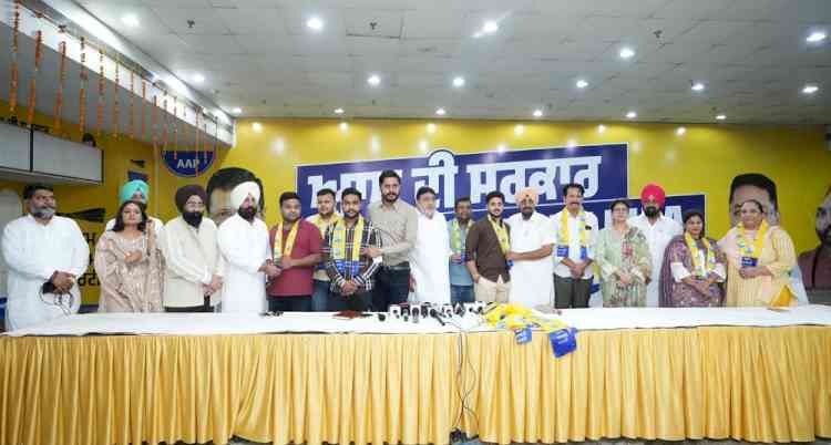 Congress Woes Deepens: Key Associate of Ashu from Ludhiana West Joins Aam Aadmi Party