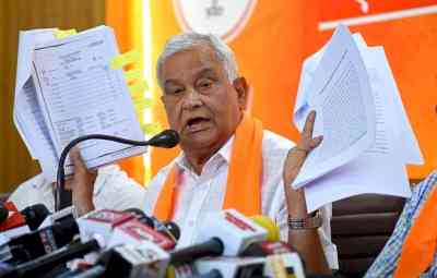 Rajasthan minister busts racket in surprise raid; catches accused red-handed selling expired seeds