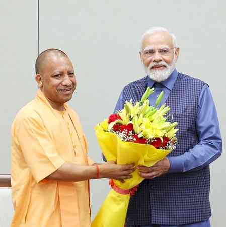 PM Modi greets CM Yogi on birthday, says he is tirelessly working to transform UP