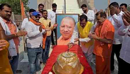53 kg laddu 'cake' cut to celebrate Yogi Adityanath's birthday