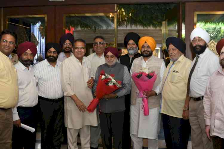 MP Arora appeals to industrialists to vote for him