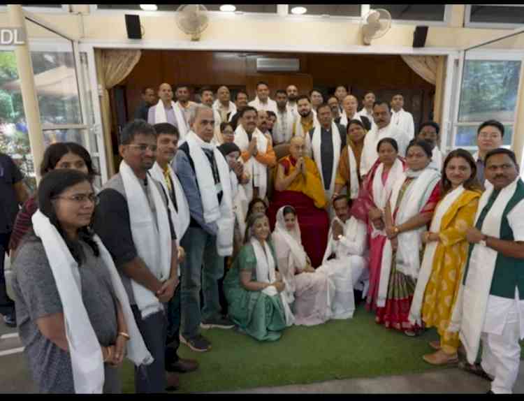 17 Members of Indian Parliament meet Dalai Lama