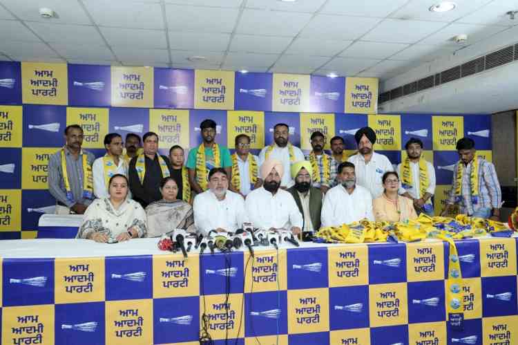 Congress and BJP Suffer a Major Blow in Ludhiana West! Prominent Leaders Join AAP