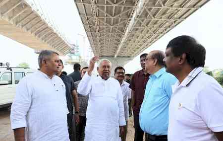Nitish Kumar makes surprise visit to inspect new four-lane bridge near Gandhi Setu in Patna
