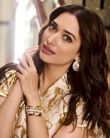 Tamannaah Bhatia & Sidharth Malhotra begin shooting for 'Vvan'