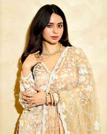 Soundarya Sharma says Akshay Kumar is a different person in front of the camera