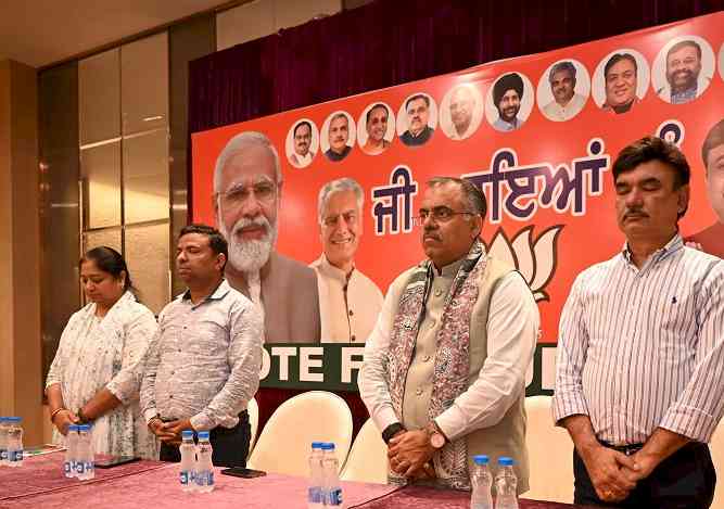 Tarun Chugh Expresses Profound Grief over Ahmedabad Plane Crash, Pays Tribute to Vijay Rupani, Extends Sympathies to Bereaved Families