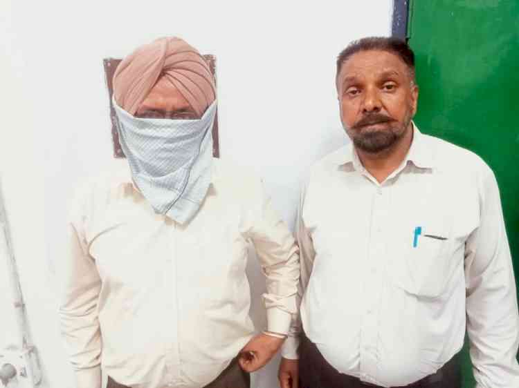 Zero tolerance against corruption : Vigilance Bureau nabs SDM’s Steno with bribery cash Rs 24 lakh