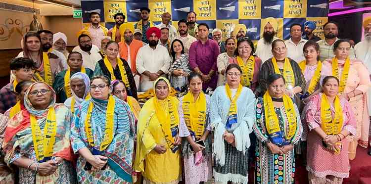 AAP Strengths in Ludhiana West! Hundreds of Congress, BJP, and Akali Dal Leaders Join the Party