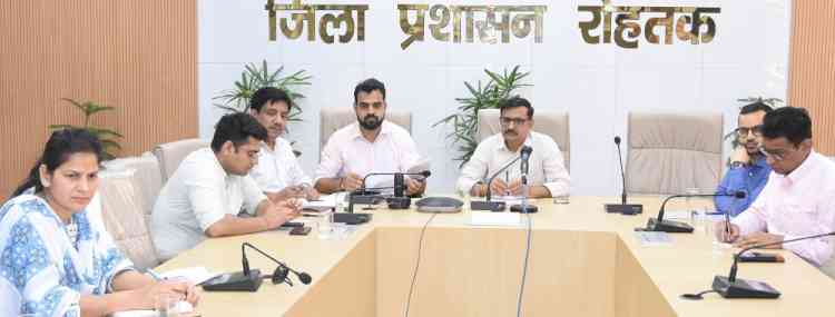 उपायुक्त धर्मेंद्र सिंह ने दिए समाधान शिविरों की शिकायतों का यथाशीघ्र निपटारा करने के निर्देश