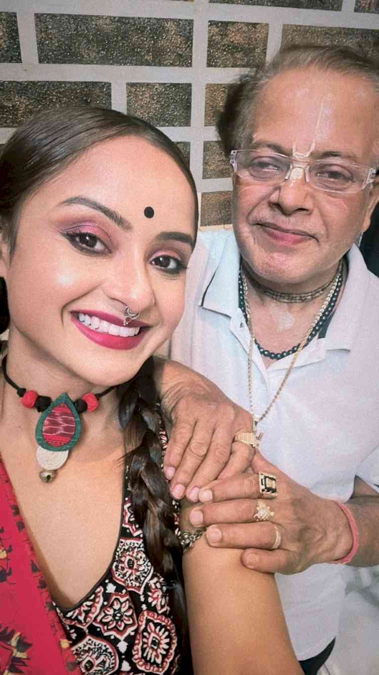 “A Father’s love is unspoken but unconditional. Silently, he’s sacrificed his own dreams just to see me happy.”- says Badi Haveli Ki Chhoti Thakurain actress Ishita Ganguly