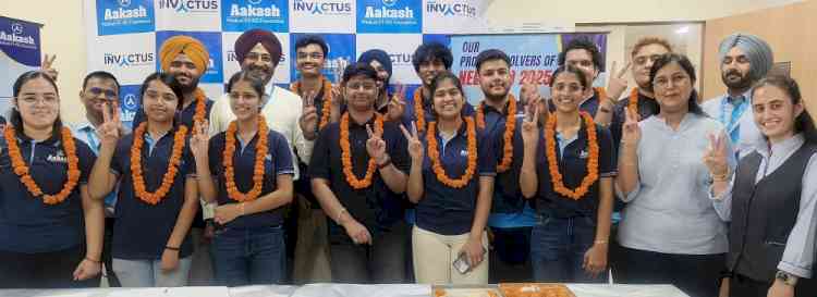 Aakash Chandigarh Students Shine in  NEET UG: Janav Bansal Secures AIR 89 and Adhiraj Singh Panag Attains AIR 103 
