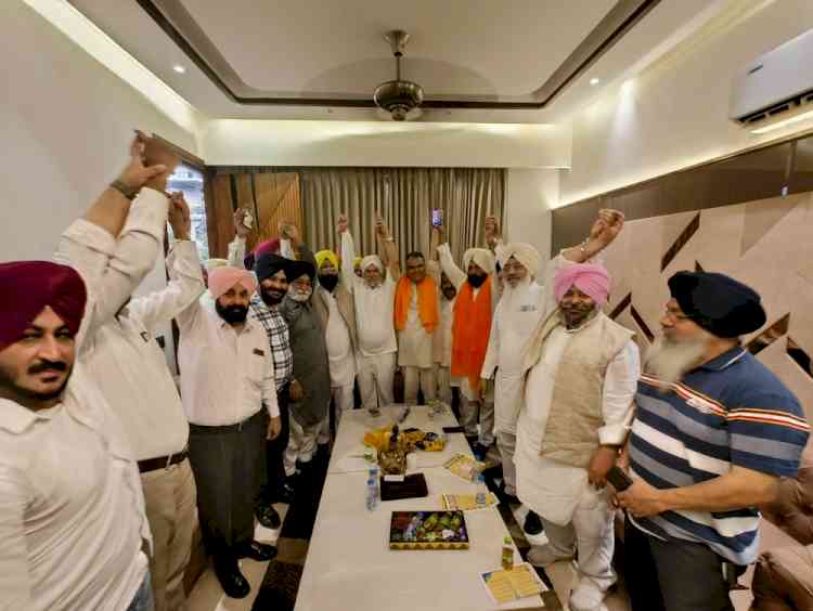 Arora Khatri Biradari Extends Support to Sanjeev Arora in Ludhiana West By-Election
