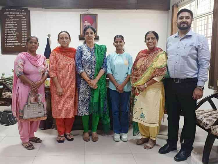 10+2 top merit holder student choose B.Sc. Medical at Lyallpur Khalsa College