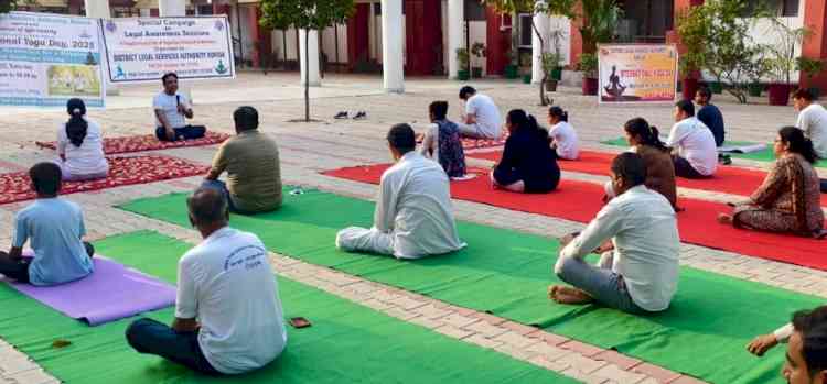 जिला विधिक सेवा प्राधिकरण ने मनाया अंतर्राष्ट्रीय योग दिवस