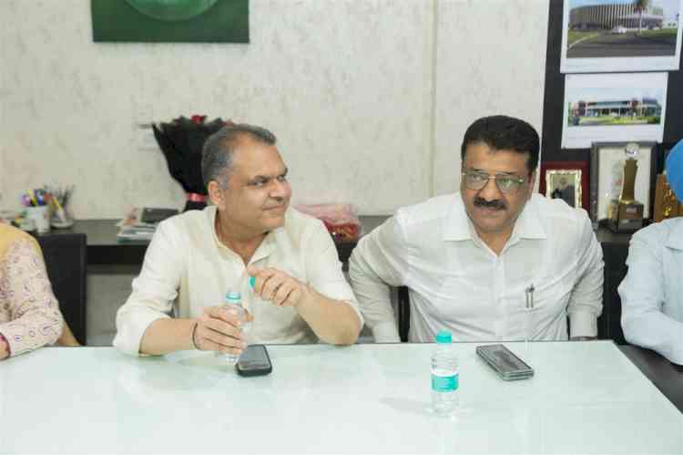 Architect Sanjay Goel Congratulates Sanjeev Arora on Ludhiana West Victory