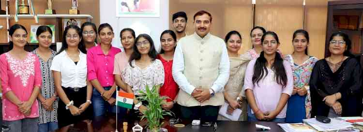 जीजेयू के फिजियोथेरेपी विभाग के 13 विद्यार्थी इंटर्नशिप के लिए चयनित