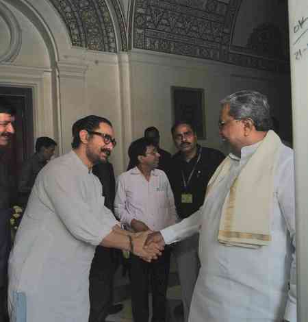 CM Siddaramaiah, Aamir Khan exchange pleasantries at Rashtrapati Bhavan