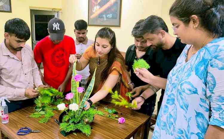 आईएचएम में सिखाए गए पुष्प सज्जा के गुर