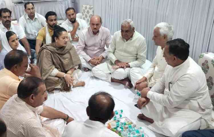प्रदेश की स्वास्थ्य मंत्री ने पूर्व वित्त मंत्री की माता के निधन पर जताया दुःख