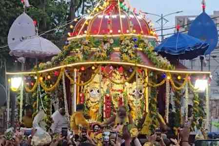 Centuries-old Lord Jagannath Rath Yatra celebrated in Kashi, lakhs of devotees participate