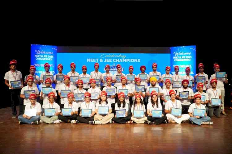 Aakash Educational Services Limited (AESL) Felicitates NEET UG 2025 Toppers from Chandigarh at 'Champions of Aakash' Event