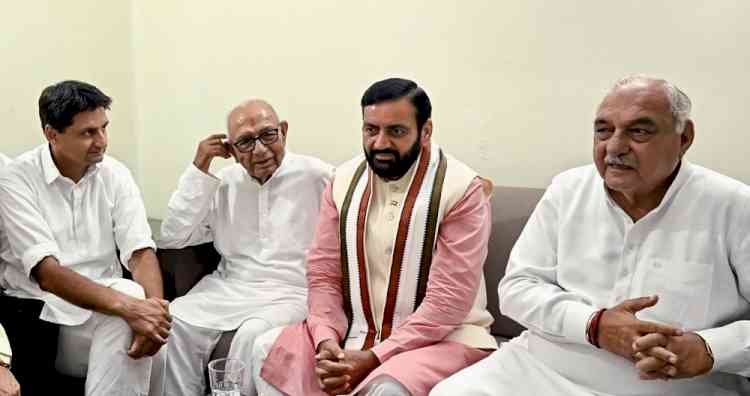 Large number of politicians and social figures and including Haryana CM Nayab Saini attends condolence meeting to pay their respects to late Rajwati