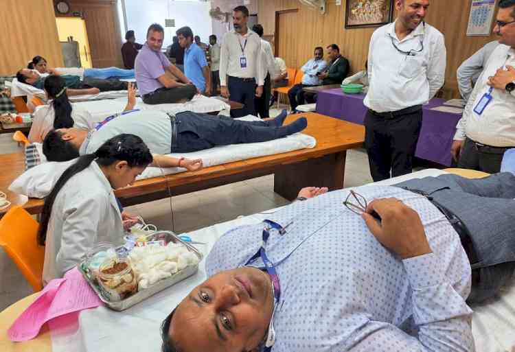 एसबीआई के स्थापना दिवस पर रक्तदान शिविर में 82 यूनिट एकत्र