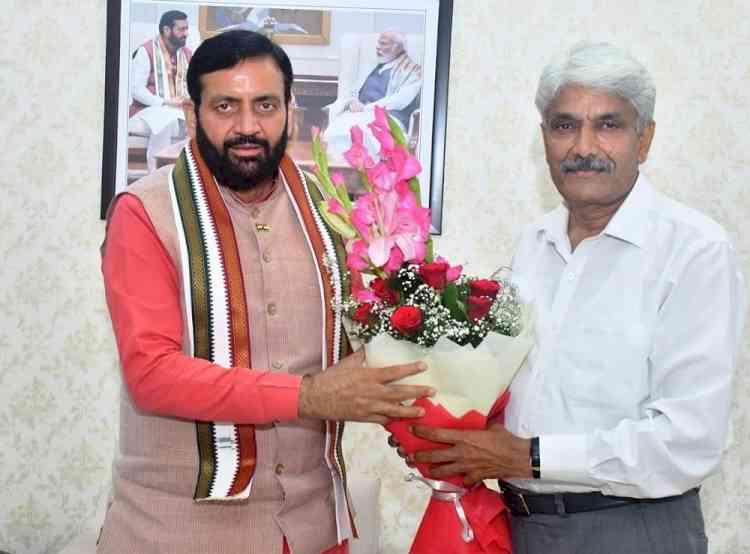 मुख्यमंत्री नायब सैनी के साथ एमडीयू कुलपति की शिष्टाचार भेंट