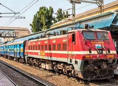 Railway police foil robbery in Visakha Express in Andhra Pradesh