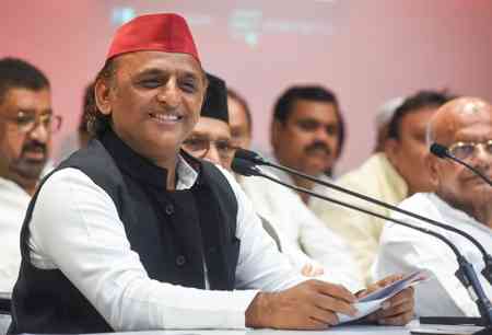 Akhilesh Yadav celebrates birthday, Cong leaders Rahul Gandhi, Kharge extend greetings