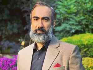 Ranvir Shorey criticizes MNS workers for assaulting a Gujarati shopkeeper for not speaking Marathi