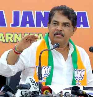1,180 K'taka farmers died by suicide, is empathy reserved for non-Cong states, asks BJP's Ashoka to Rahul Gandhi
