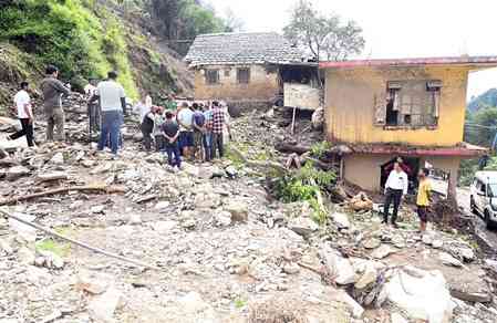 IMD issues Red Alert for heavy rain in Himachal Pradesh 
