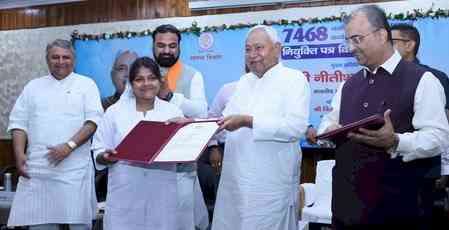 CM Nitish Kumar distributes appointment letters to 7,468 ANMs