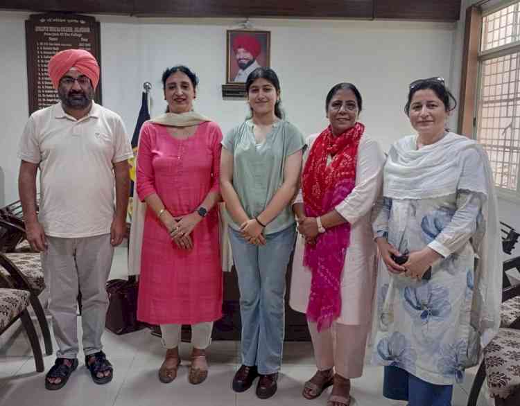 10+2 topper chooses Lyallpur Khalsa College to pursue BA