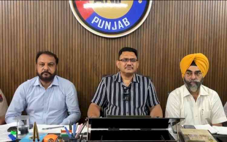 Three nabbed with 2.393 kg heroin