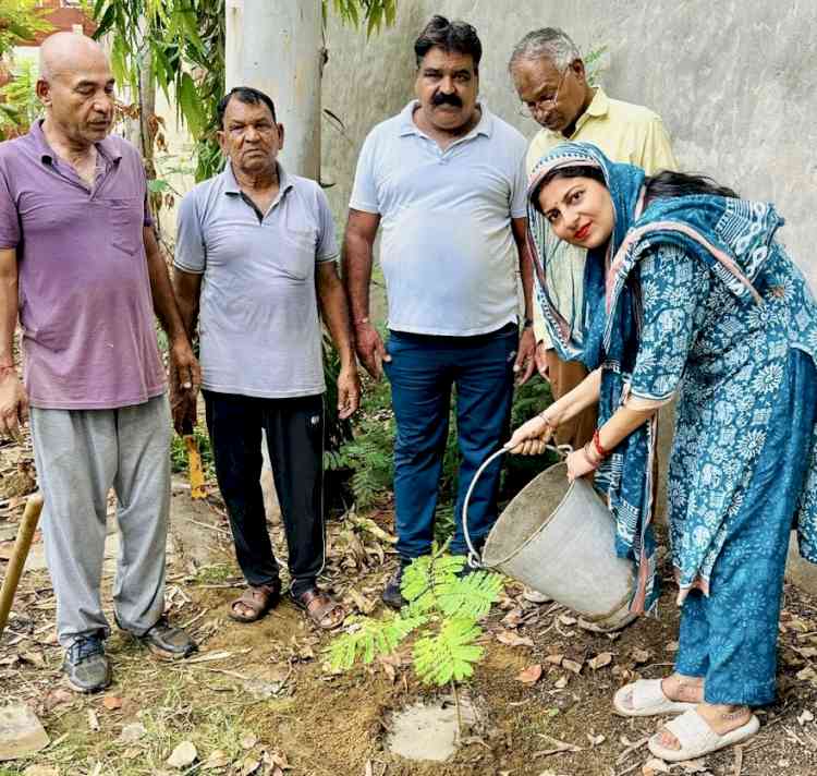 निगम पार्षद की अगुआई में पौधारोपण आयोजित