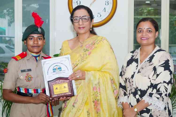 KMV’s NCC cadet Tara performs brilliantly at Advance Mountaineering Camp