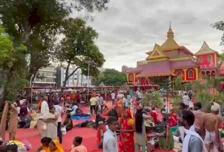 People across the nation throng temples in large numbers on Guru Purnima